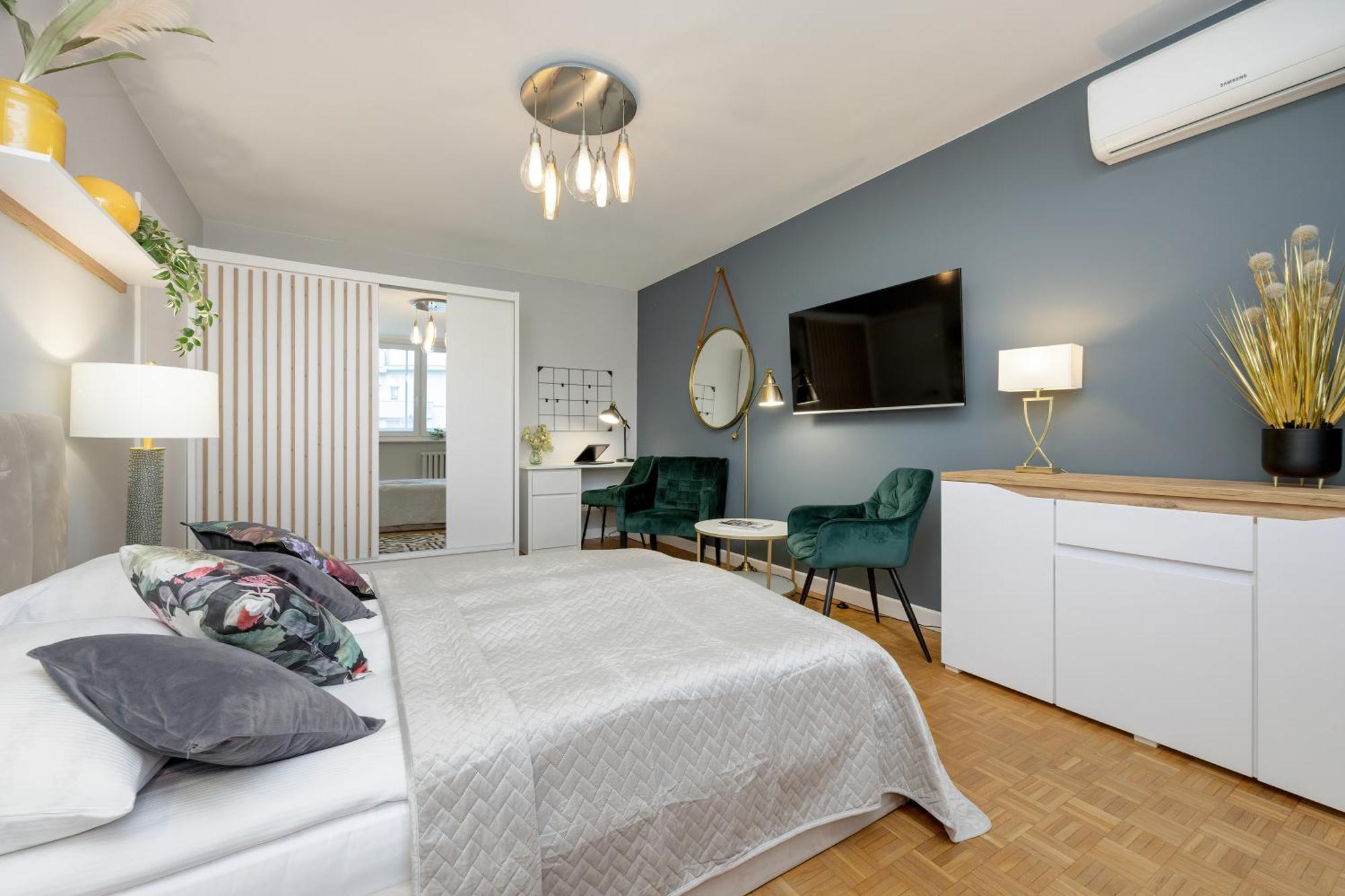 Unique Bright In By Renters Apartment