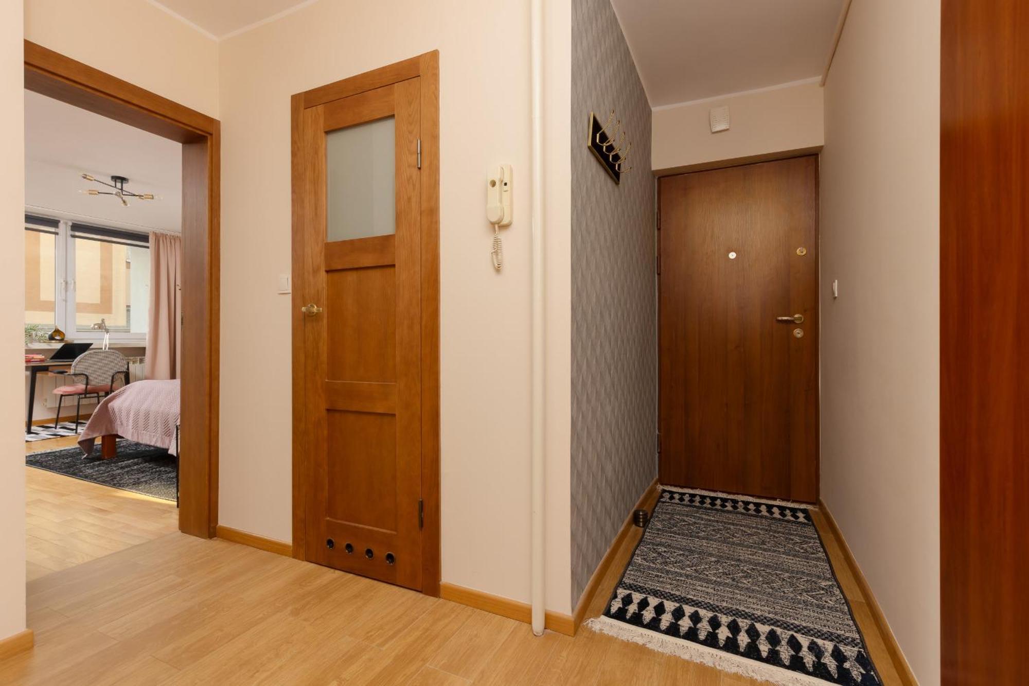 Unique Bright In By Renters Apartment